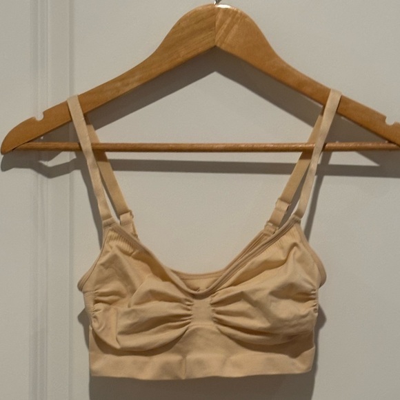 SKIMS Seamless Sculpt Bralette- Medium - Picture 3 of 5